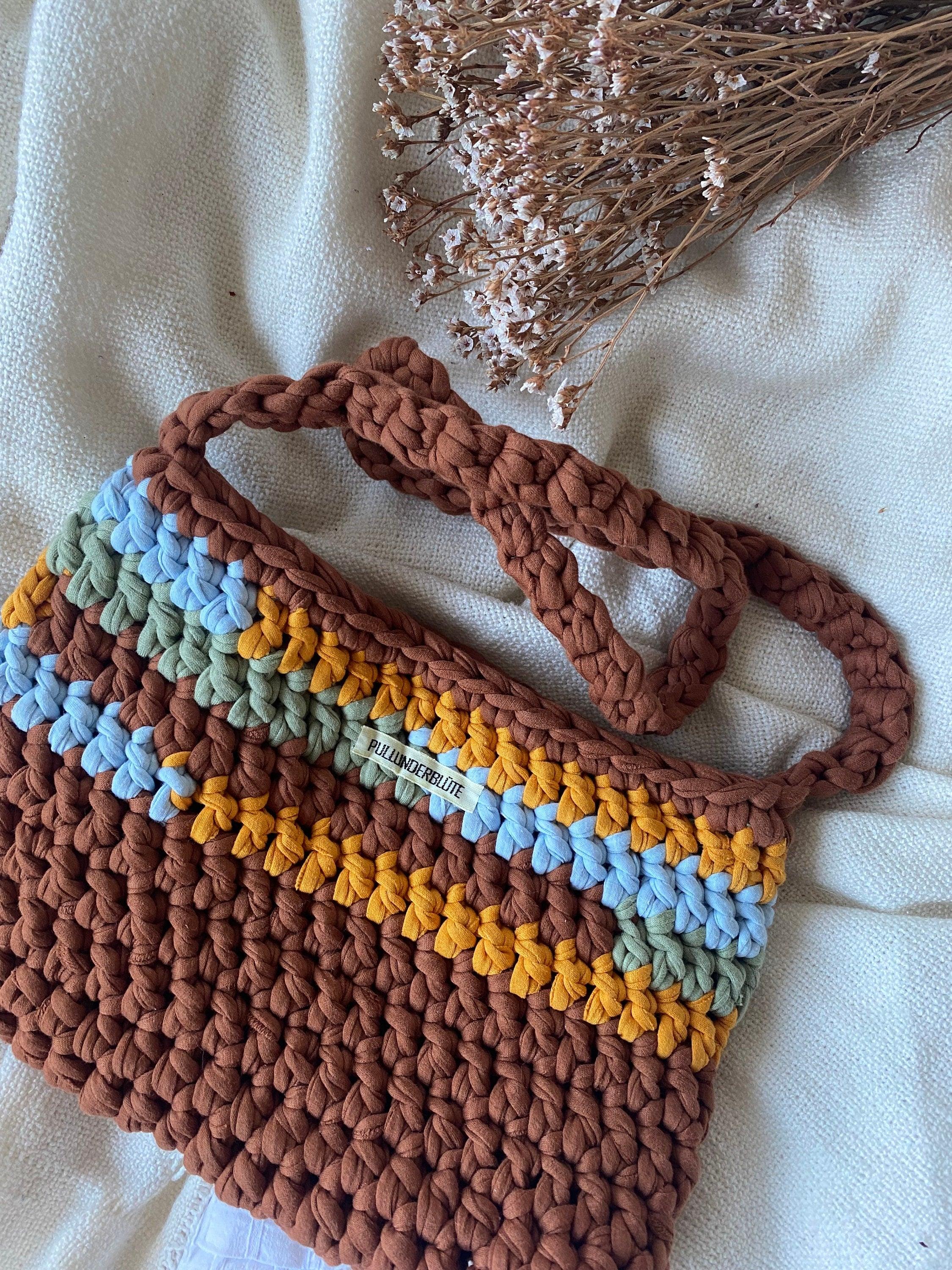 chunky yarn handbag, crossbody bag, purse, handmade crochet item